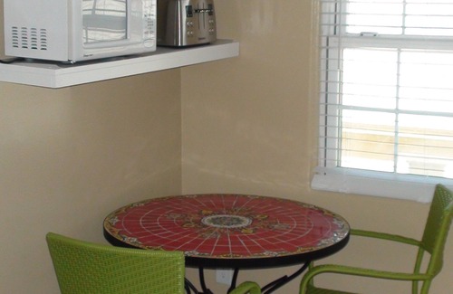 Central Mission Beach Apartment | Studio #2 Fully Equipped with Boardwalk Patio Access - Oceanfront!