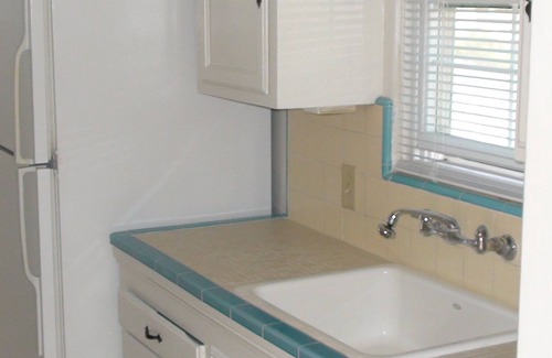 Central Mission Beach Apartment | Studio #2 Fully Equipped with Boardwalk Patio Access - Oceanfront!