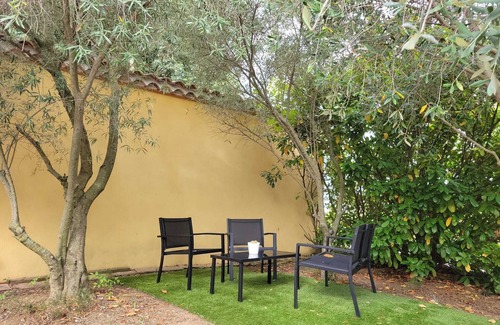 Usclas-d'Herault Apartment | Studio 2 minutes from the A75 motorway
