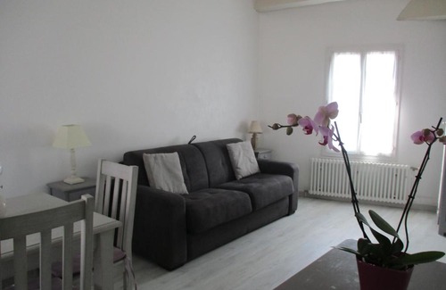 Sainte-Marie-de-Re House | STUDIO 2 PERS PROCHE PLAGE ET COMMERCES