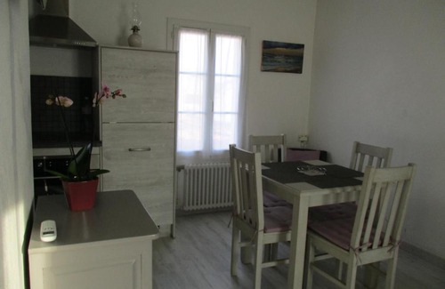 Sainte-Marie-de-Re House | STUDIO 2 PERS PROCHE PLAGE ET COMMERCES