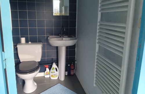 Cimetiere de l'Est Apartment | Studio 20 m2 with small private terrace.