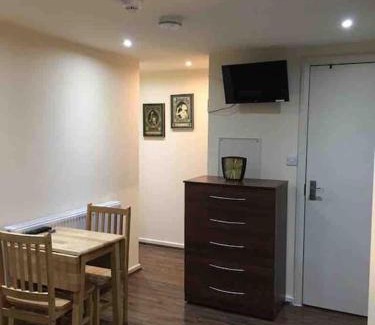 Mapesbury Apartment | Studio 22A