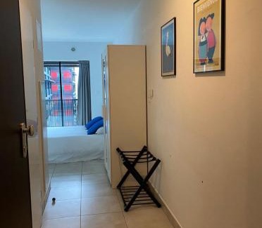 Neudorf Ouest Apartment | Studio 25 m2 Tour Black Swans Centre ville Tram C et E direct Parlement Européen à 15 minutes Arrivée 24 sur 24