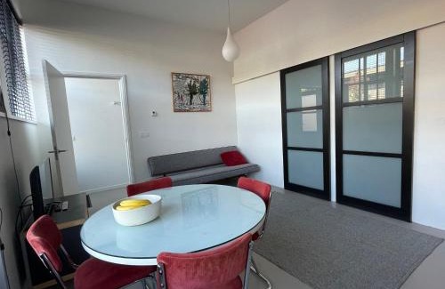 IJplein en Vogelbuurt House | Studio 28A5 with free parking place