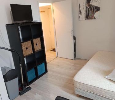 Champagne-les-Marais Apartment | Studio 3