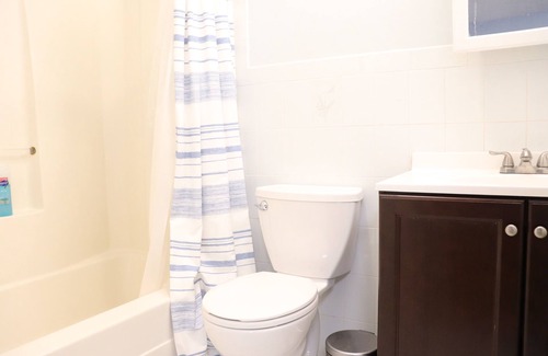 North Cambridge Apartment | Studio 3-minute walk to subway, bus: Harvard,MIT,Lesley,Tufts,downtown Boston