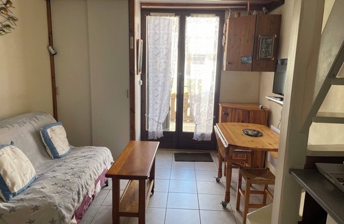 Les Cabanes de Fleury Apartment | Studio 300m from the sea, fully equipped