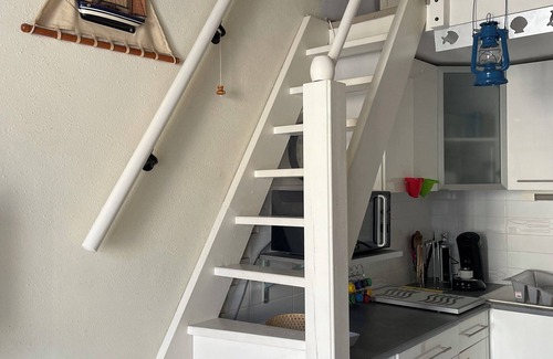 Les Cabanes de Fleury Apartment | Studio 300m from the sea, fully equipped