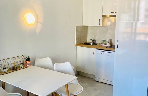 Juan-les-Pins Apartment | Studio 424 Bord de mer Résidence Graziella