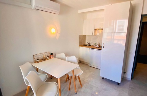 Juan-les-Pins Apartment | Studio 424 Bord de mer Résidence Graziella