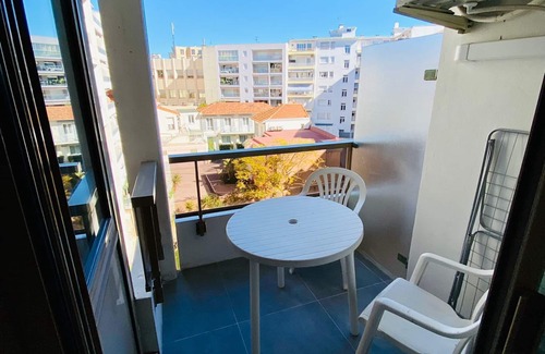 Juan-les-Pins Apartment | Studio 424 Bord de mer Résidence Graziella