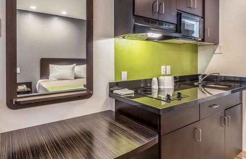 Buttonwillow Hotel | Studio 6 Buttonwillow, CA