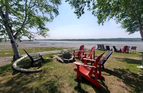 Ste Anne de Beaupre Apartment | Studio 6 | 2 Min Waterfront | BBQ & Fireplace
