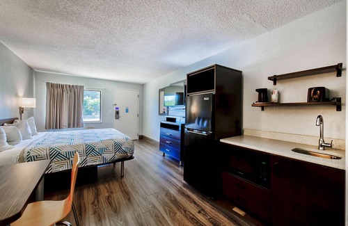 Lake Purdy Hotel | Studio 6 Extended Stay - Birmingham, AL - Medical Center