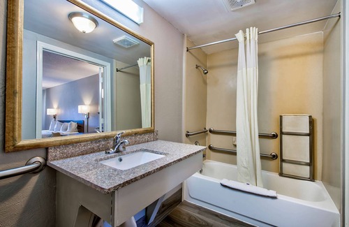 Lake Purdy Hotel | Studio 6 Extended Stay - Birmingham, AL - Medical Center