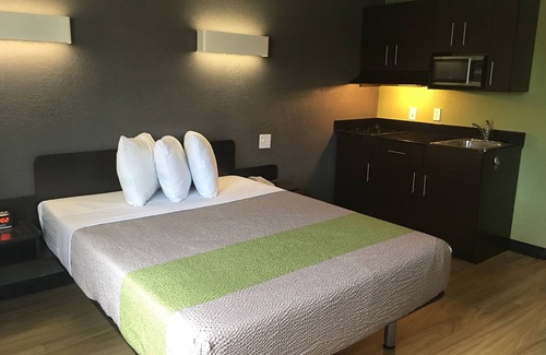 Indianapolis Hotel | Studio 6 Indianapolis, IN