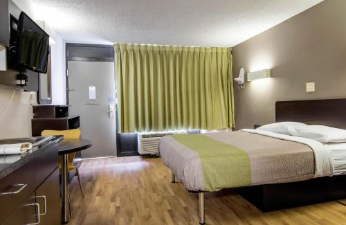 LaGrange Hotel | Studio 6 LaGrange