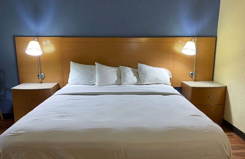 Savannah Hotel | Studio 6 Savannah, GA - Gateway & I-95