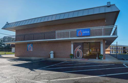 Perry Hotel | Studio 6 Suites Perry, GA