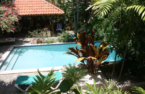 Costambar Apartment | Studio AC In A Tropical Garden, 2 minutes walk to the beach