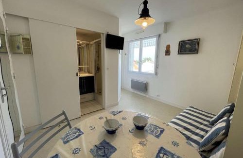 Notre-Dame-de-Monts Apartment | Studio agréable à 20m de la plage - 2 personnes - FR-1-224C-83