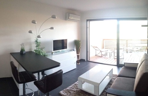 Porto-Vecchio Apartment | STUDIO air-conditioned standing with SEA VIEW and POOL