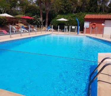 Mouans-Sartoux Apartment | Studio Albatros en RDJ avec Terrasse, Parking privé, Piscine, proche Golf St Donat