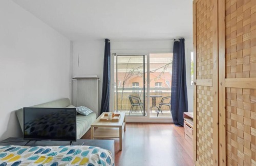 Louis Bertrand-Mirabeau-Semard Apartment | Studio aménagé avec terrasse