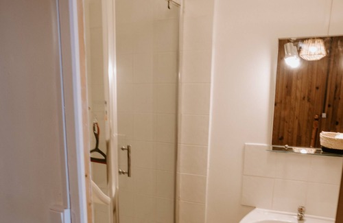 Saint-Meard-de-Gurcon Apartment | Studio Apartment 'De Plain-pied Avec Jardin' with Private Terrace and Wi-Fi