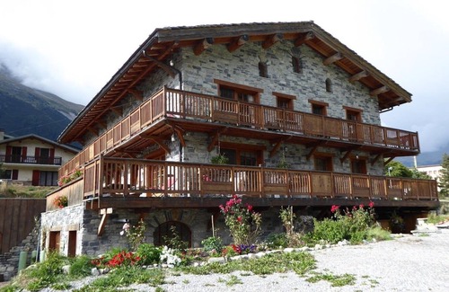 Sollieres-Sardieres Apartment | Studio Apartment 'Le Pin Cembro' with Mountain View, Private Terrace and Wi-Fi