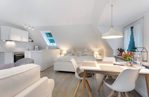 Gluecksburg Apartment | Studio Apartment 'Appartement Skagen' with Shared Garden and Wi-Fi
