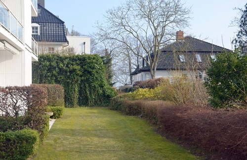 Alt-Travemunde/Ronnau Apartment | Studio Apartment 'Cliff Apartment' with Shared Terrace, Private Garden and Wi-Fi