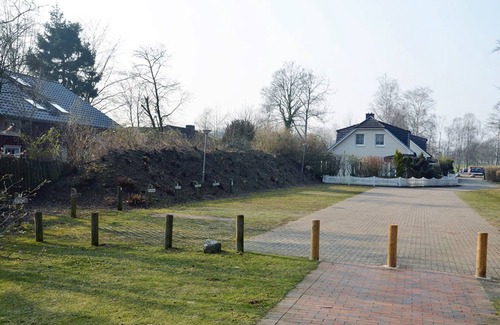 Alt-Travemunde/Ronnau Apartment | Studio Apartment 'Cliff Apartment' with Shared Terrace, Private Garden and Wi-Fi