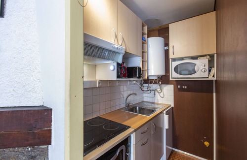 Saint-Lary-Soulan Apartment | Studio Apartment "Pieds Des Pistes" with Wi-Fi