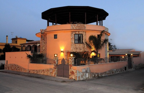 Mazara del Vallo Apartment | Studio apartment with kitchenette with en suite bathroom and double bed