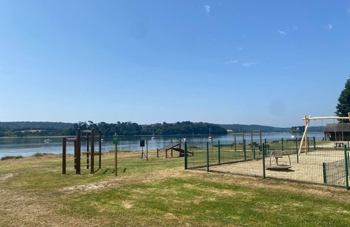 Hanvec Apartment | Studio Apartment '1' with Private Terrace, Shared Garden and Wi-Fi