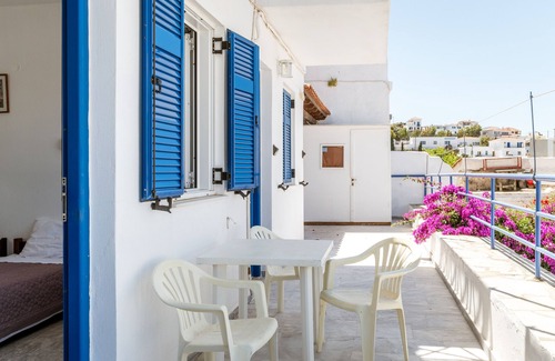 Mpatsi Apartment | Studio Apartment 'Aegeo 2' with Balcony, Wi-Fi and Air Conditioning