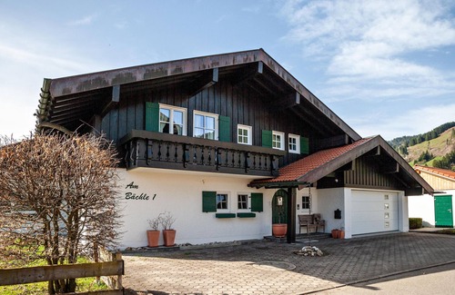 Bolsterlang Apartment | Studio Apartment 'Appartement Braun 1' with Mountain View, Balcony and Wi-Fi