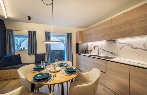 Old Town Apartment | Studio Apartment 'Avia Living Maria' with Mountain View, Balcony and Wi-Fi