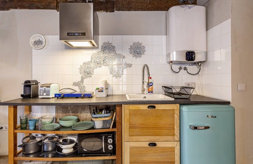 Barrio del Carmen Apartment | Studio Apartment 'Bajo En El Centro' with Wi-Fi
