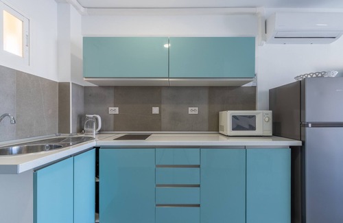 Benidorm Apartment | Studio Apartment "Casita Bonita" with Sea View, Shared Pool & A/C