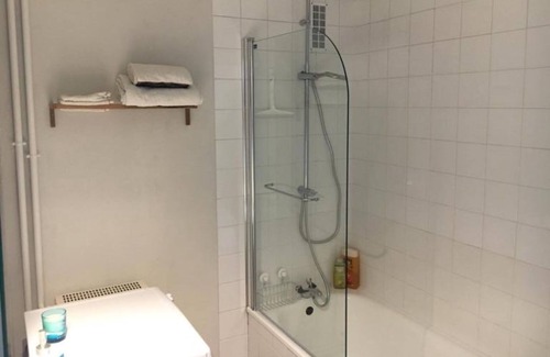 Les Longs Champs Apartment | Studio Apartment 'Cosylocation Varende 1' with Shared Garden and Wi-Fi