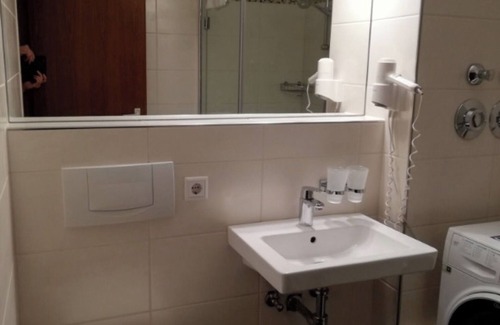 Bad Krozingen Apartment | Studio Apartment '1 Zimmer Appartement 21' with Balcony and Wi-Fi