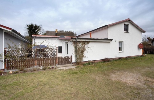 Born auf dem Darss Apartment | Studio Apartment 'De Lütt Stuf - Urlaub Mit Hund' with Private Terrace and Wi-Fi