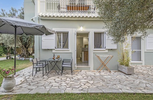 Agios Ioannis Apartment | Studio Apartment 'Elaia 5' with Mountain View, Wi-Fi and Air Conditioning