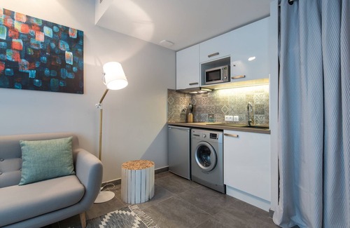 Villette Gare Apartment | Studio-Apartment-Ensuite with Shower-Street View-Studio avec Mezzanine