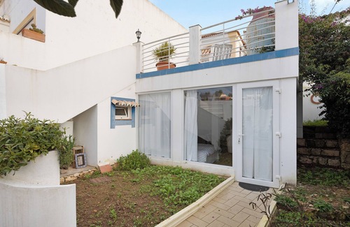 Ferragudo Apartment | Studio Apartment 'Es Mohol' with Shared Terrace, Shared Garden and Wi-Fi