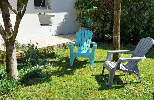 Gujan-Mestras Apartment | Studio Apartment 'Le Du Bassin D'Archachon' with Private Terrace, Private Garden and Wi-Fi