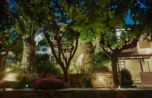 Gavrio Apartment | Studio Apartment 'Irene 6 Deluxe Double 4' with Sea View, Wi-Fi and Air Conditioning